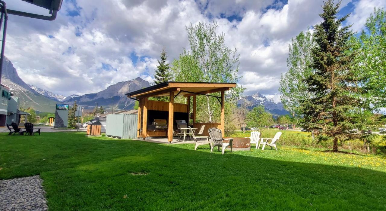 Sunset Mountain Inn Canmore Eksteriør bilde