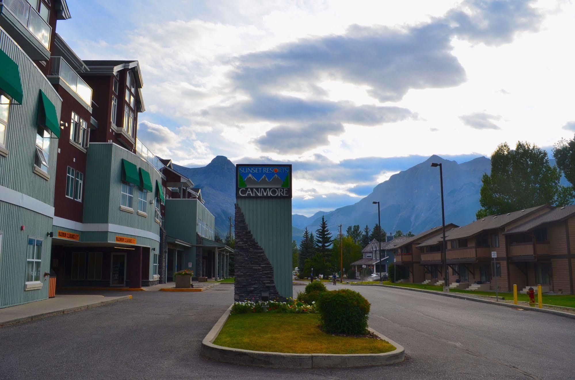 Sunset Mountain Inn Canmore Eksteriør bilde